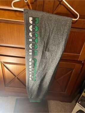 NBA Boston Celtics UNK Joggers Sweatpants Men's XL Grey Heather Green Cuffed